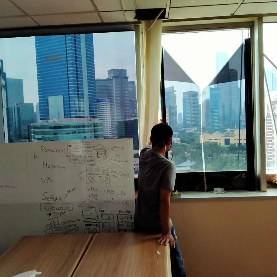kaca film mobil dan gedung